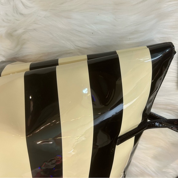 Kate Spade patent leather black cream stripe bag. Super cute w Hot Pink Lining. - Picture 4 of 10